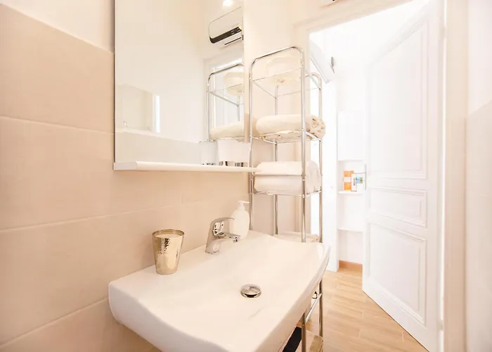 Cuore Di And Free Parking Санремо